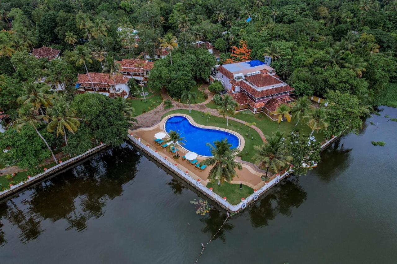 The World Backwaters, Alleppey Hotel Kumarakom Exterior photo