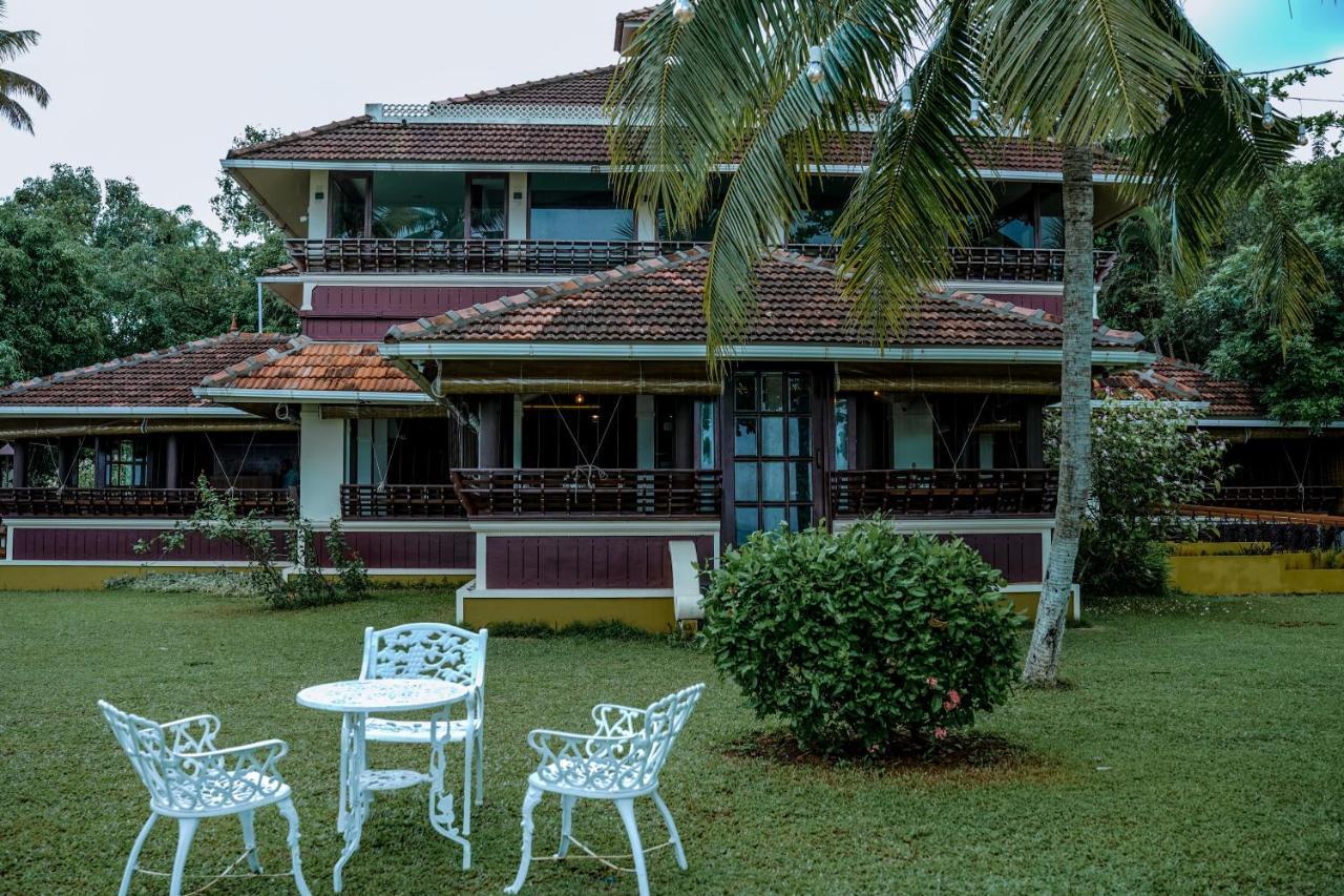 The World Backwaters, Alleppey Hotel Kumarakom Exterior photo